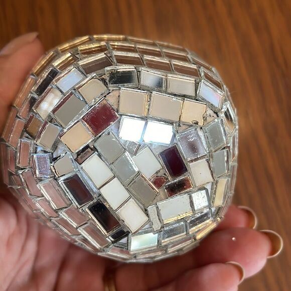 Collection of 12 silver mirrored apple Christmas tree ornaments - Picture 4 of 8